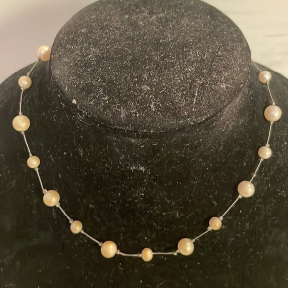 Vintage pre 2001 17” Carolee silver plated necklace w/15 white simulated pearls - Picture 3 of 12